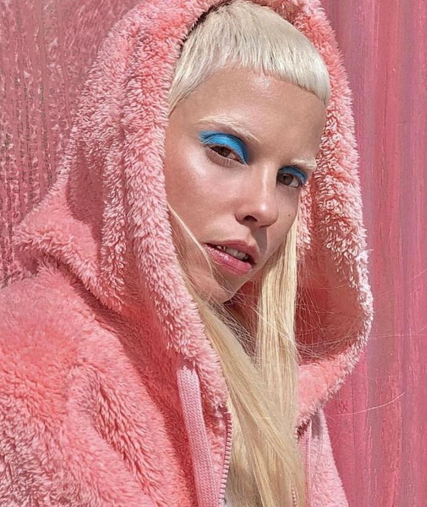 25P cute Yolandi Visser