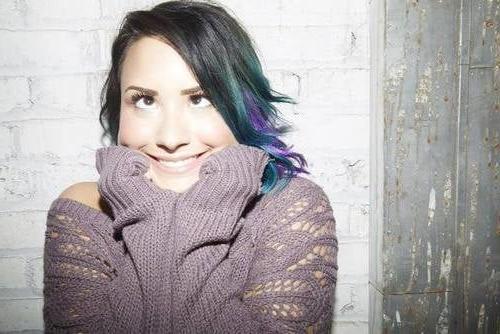 25P cute Demi Lovato