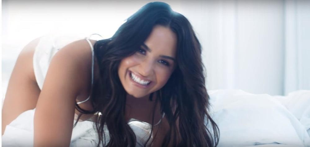 25P cute Demi Lovato