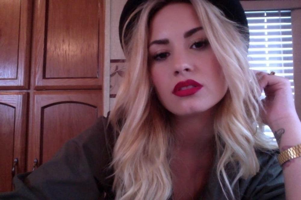 25P cute Demi Lovato
