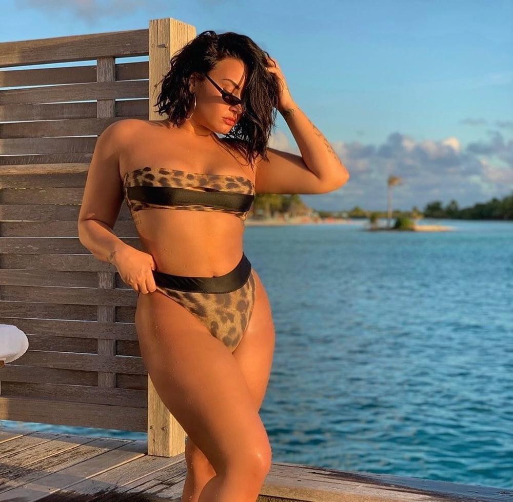 25P cute Demi Lovato