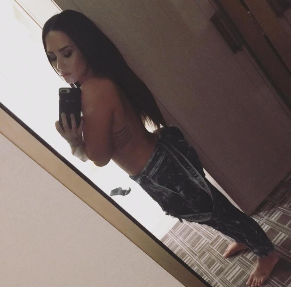 25P cute Demi Lovato