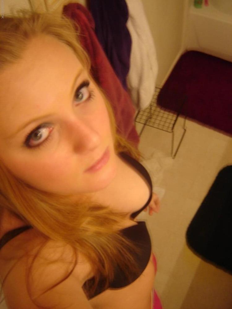 25P cute blonde