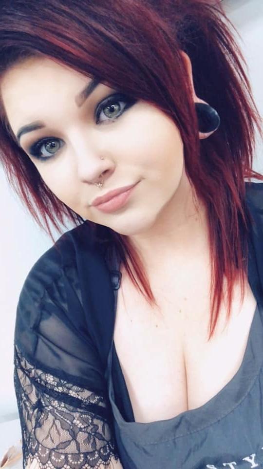 25P Chubby Emo Goth Babe