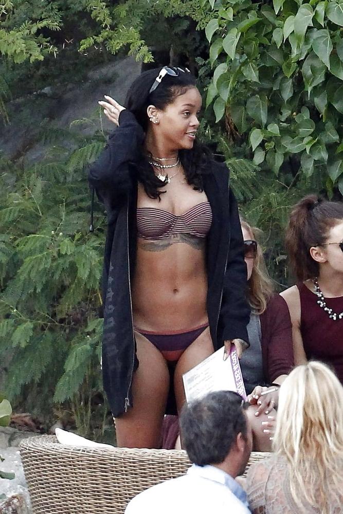 25P cute Rihanna