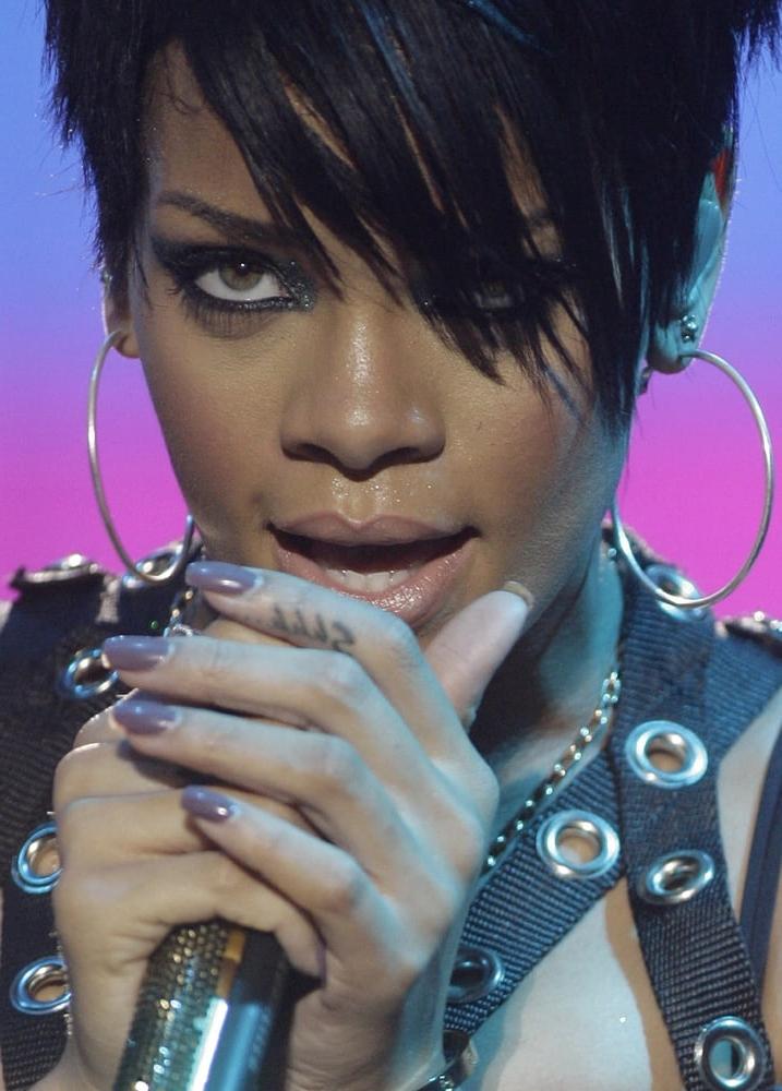 25P cute Rihanna
