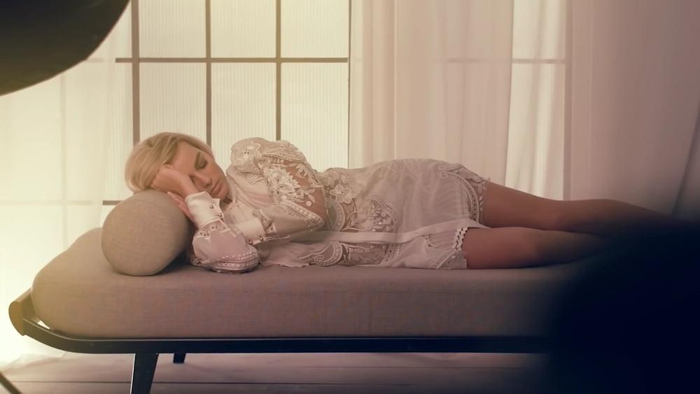 25P cute Margot Robbie 3