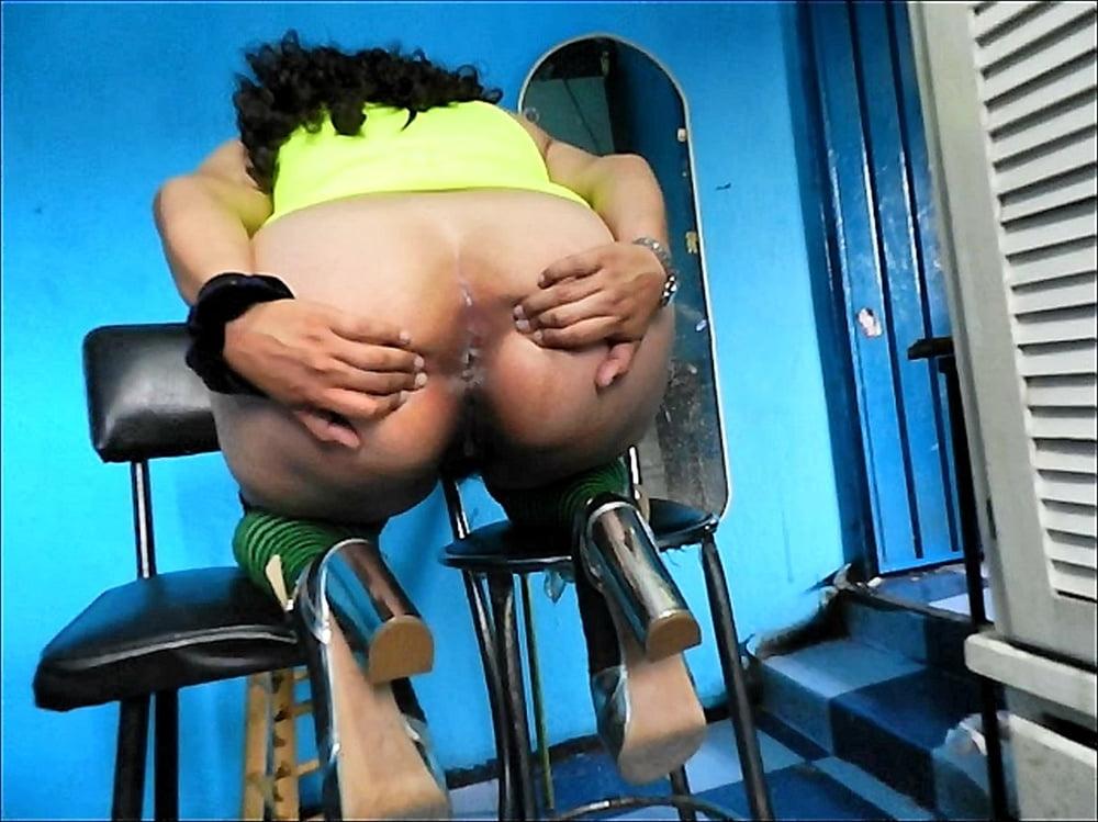 25P SHOWING JUICY PUSSY 30