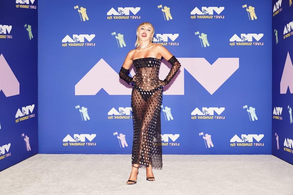 8P Miley Cyrus Goes Slutty On MTV Video Music Awards 2020
