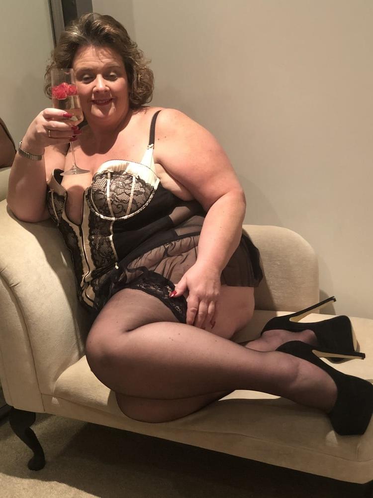 14P Joanne, sexy UK Chunky MILF Slut