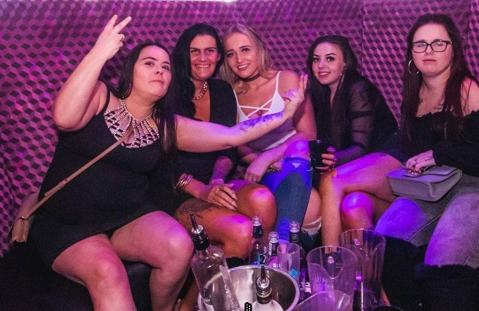 25P Great British Upskirts &amp; Oops 4