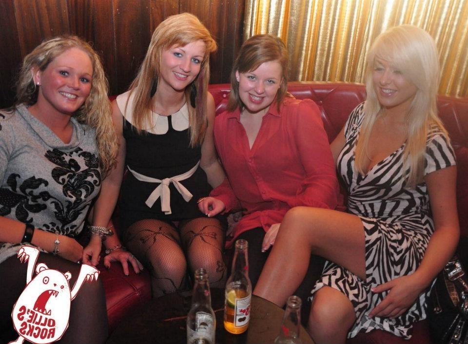 25P Great British Upskirts &amp; Oops 4