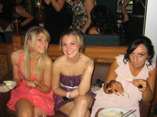 25P Great British Upskirts &amp; Oops 4