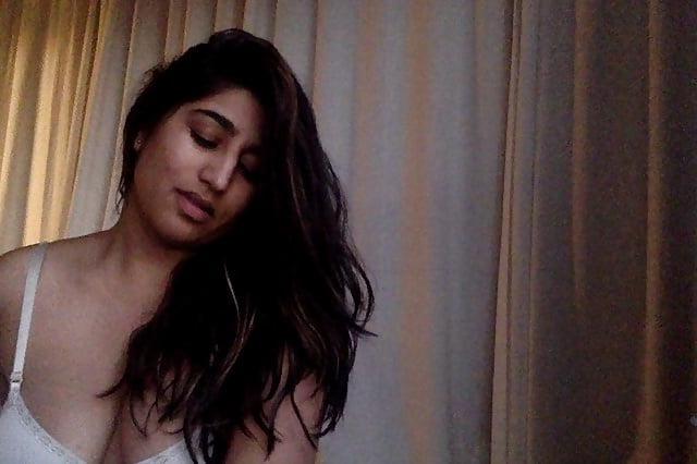 25P Indian chubby girlfriend