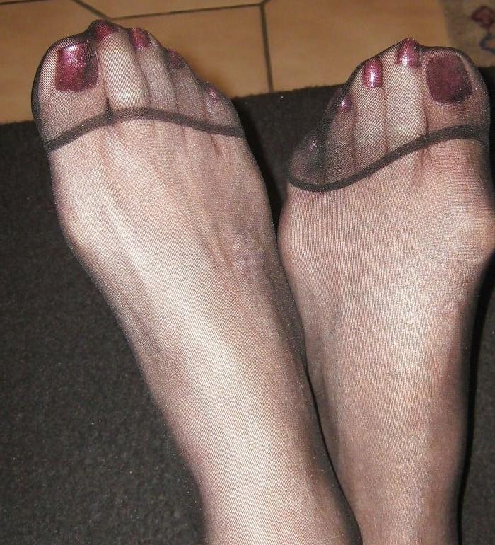 8P Stockings and feet