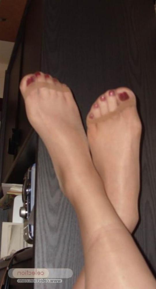 8P Stockings and feet