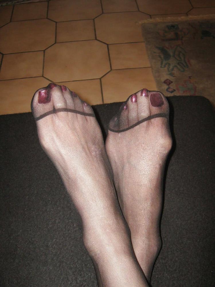 8P Stockings and feet