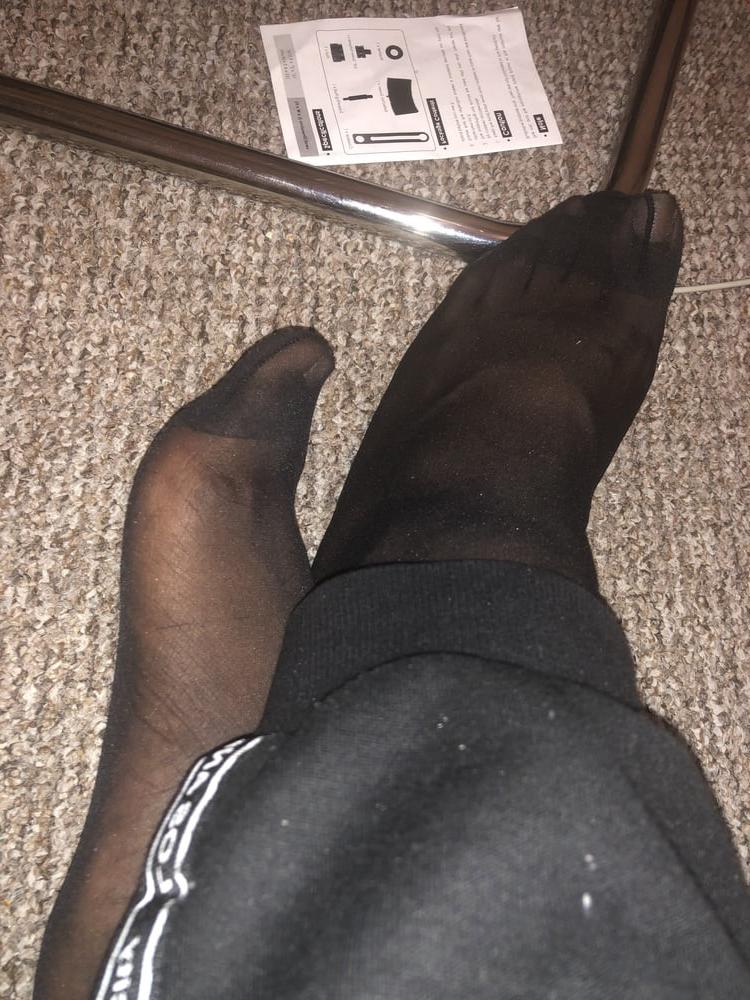 12P Smelly Pantyhose feet and ass
