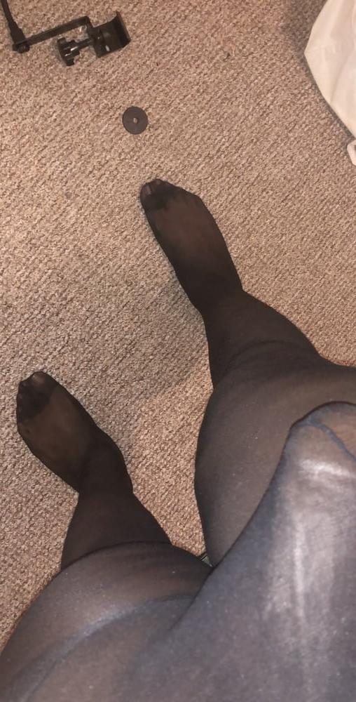 12P Smelly Pantyhose feet and ass