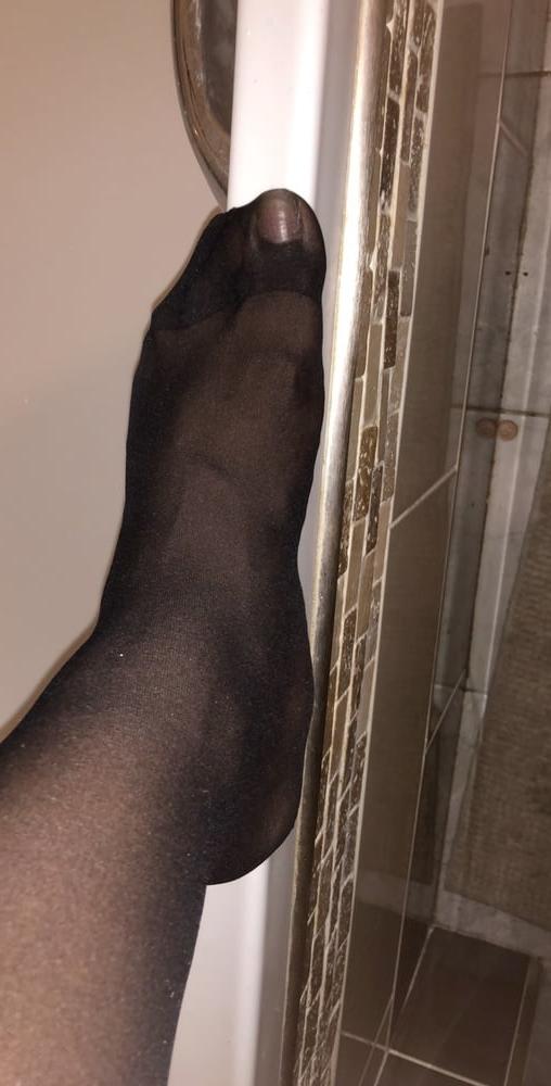 12P Smelly Pantyhose feet and ass