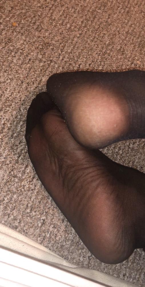 12P Smelly Pantyhose feet and ass