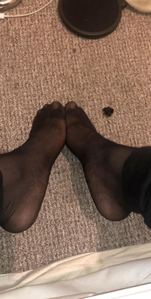 12P Smelly Pantyhose feet and ass