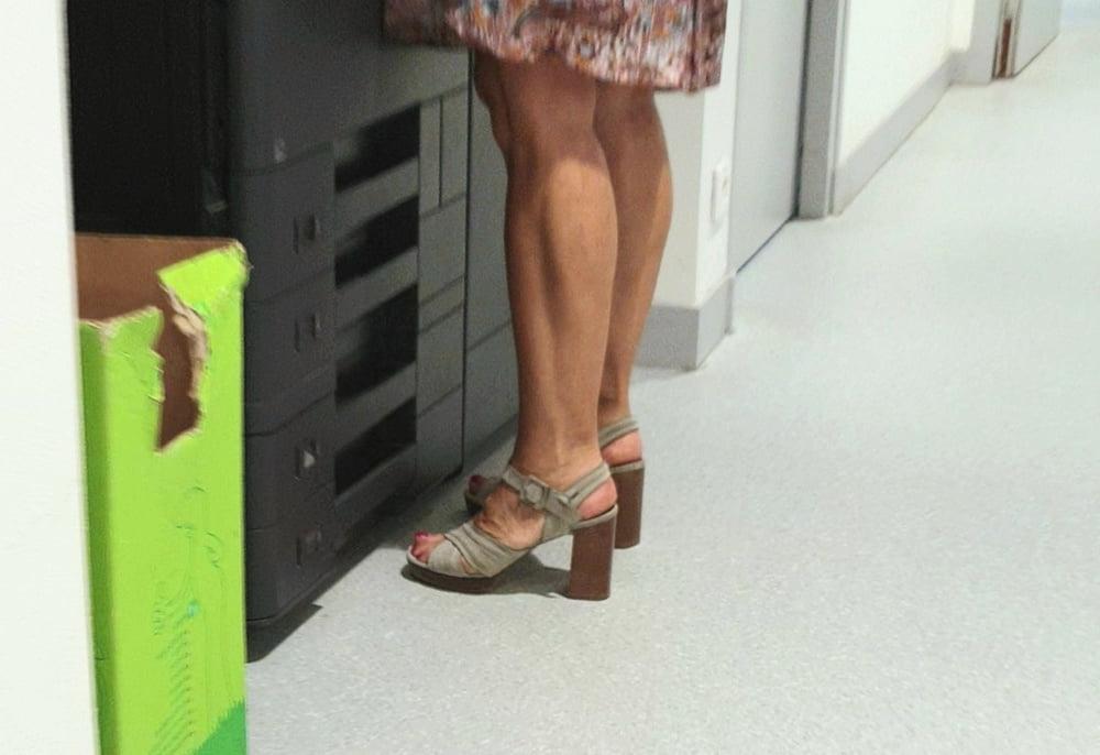 25P Candid feet