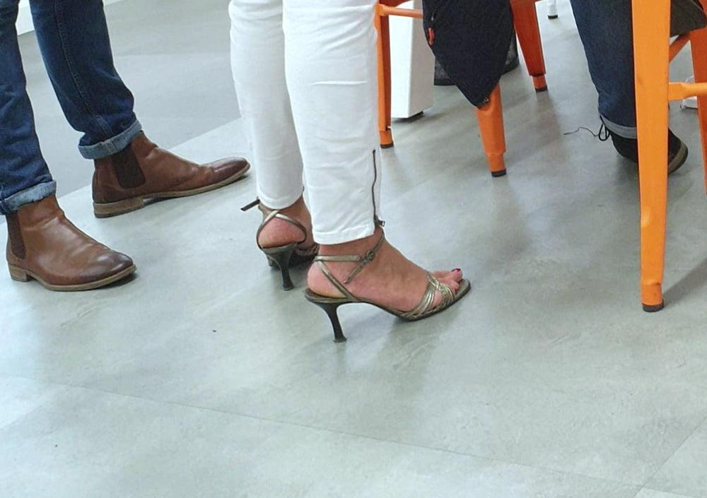 25P Candid feet