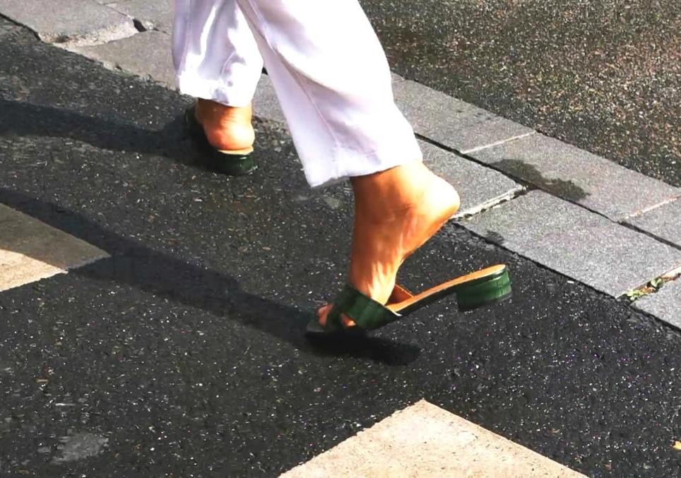 25P Candid feet