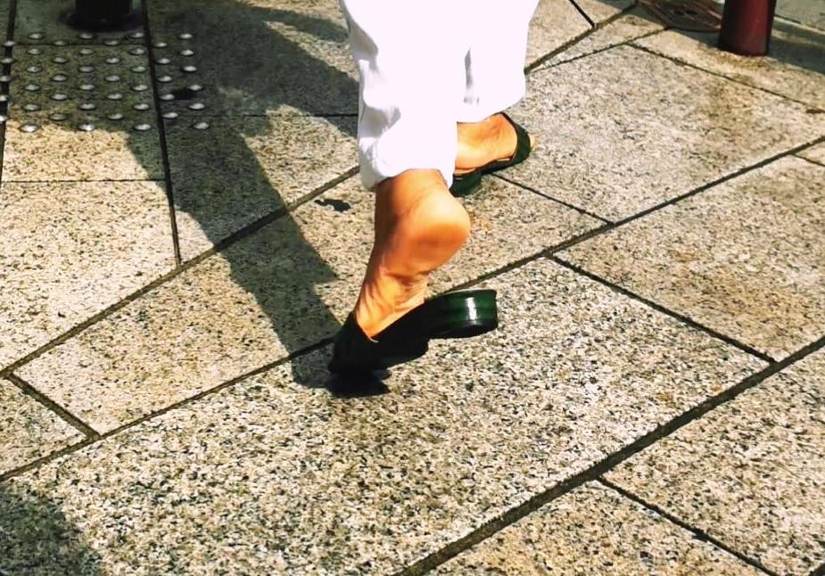 25P Candid feet