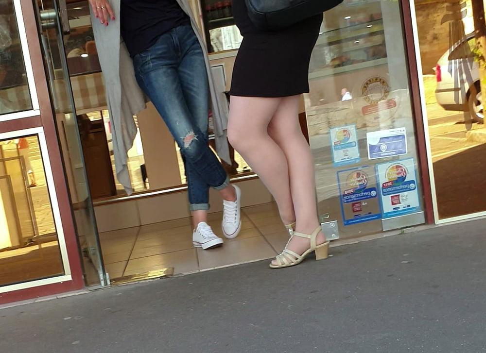 25P Candid feet