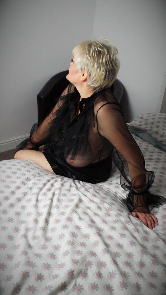 11P Andrea, sexy UK Chunky MILF Slut