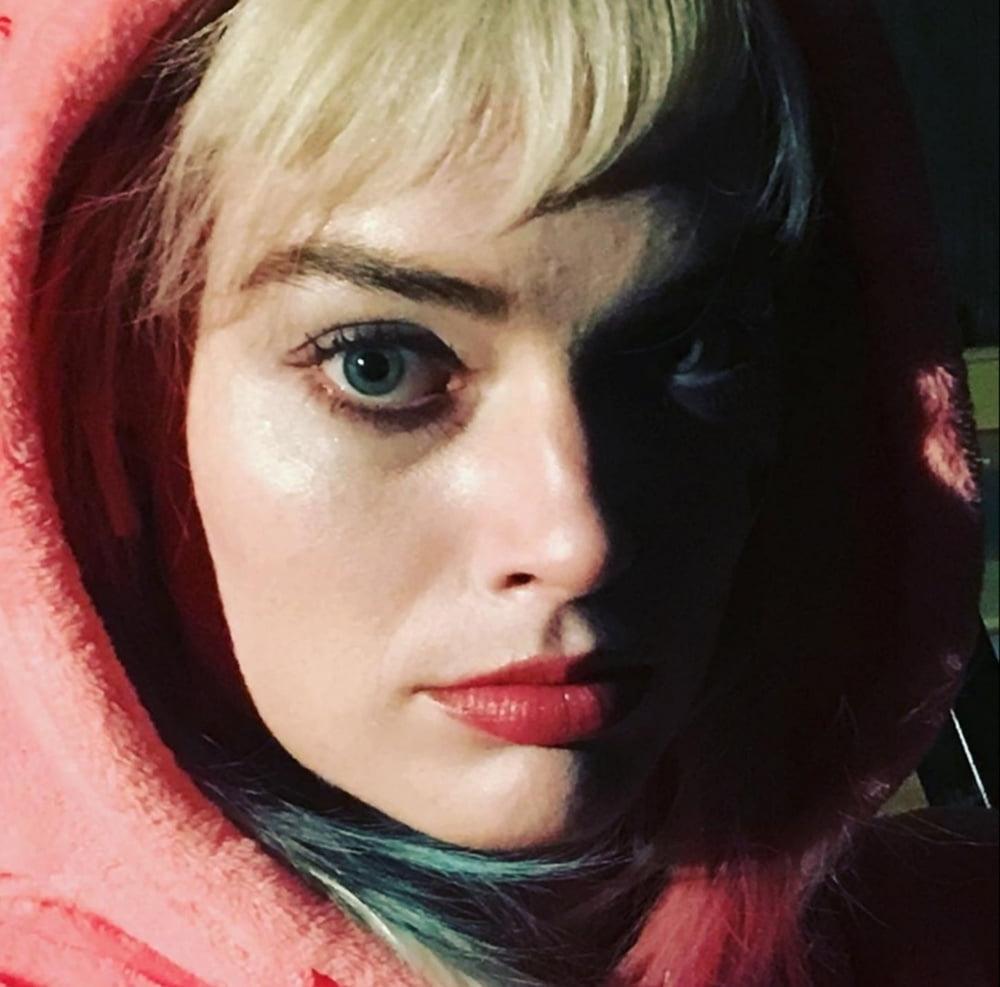 25P cute Margot Robbie 2