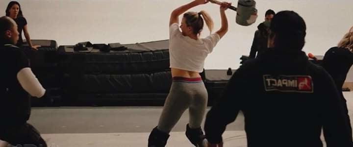 25P cute Margot Robbie 2