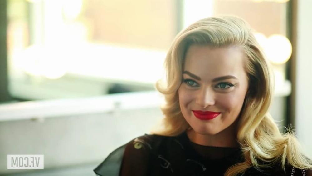 25P cute Margot Robbie 2