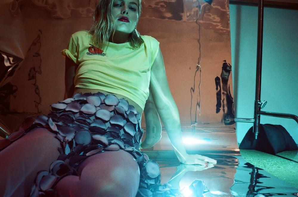 25P cute Margot Robbie 2