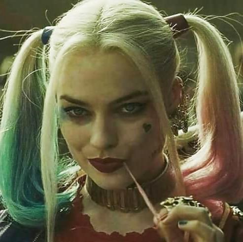 25P cute Margot Robbie 2