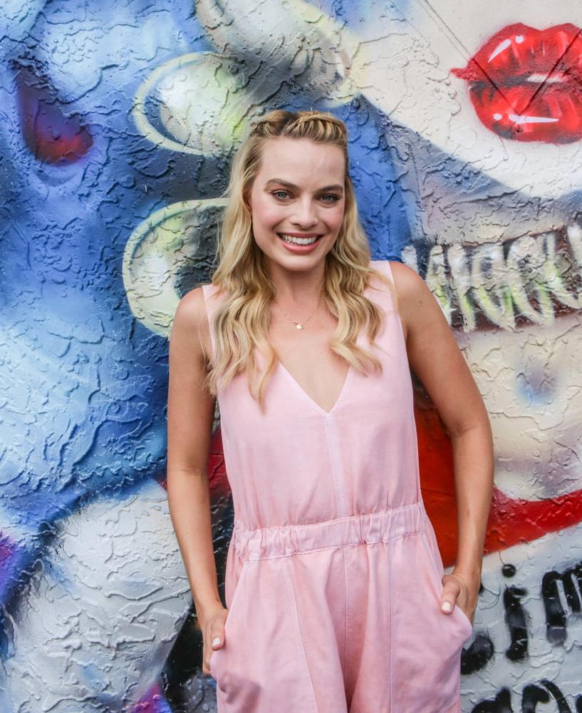 25P cute Margot Robbie 2