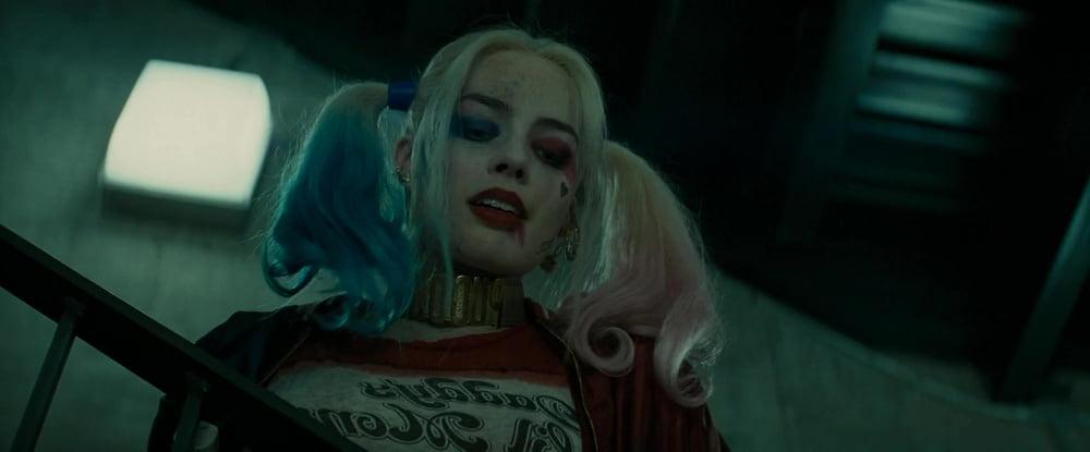 25P cute Margot Robbie 2