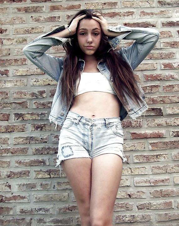 25P Cute Teen Luciana - BBenito