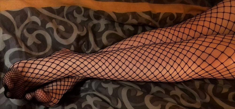7P Her sexy feet with fishnets