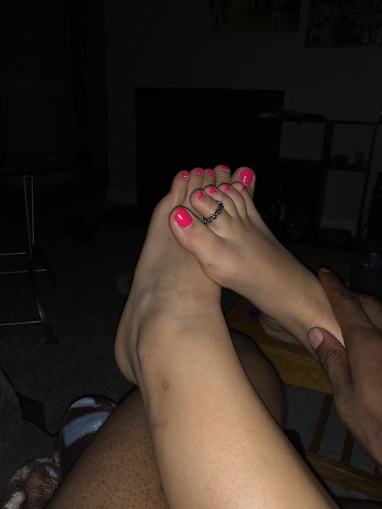 5P Cute 19 Year Old Feet with toerings