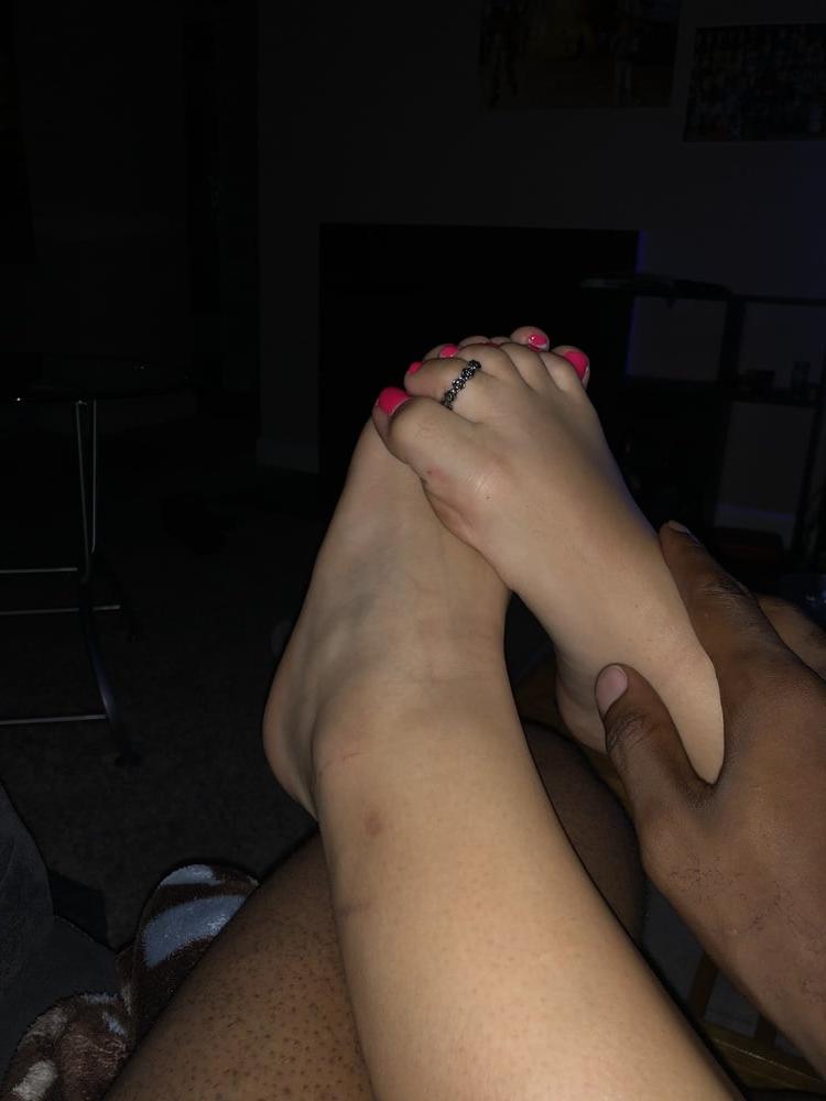5P Cute 19 Year Old Feet with toerings