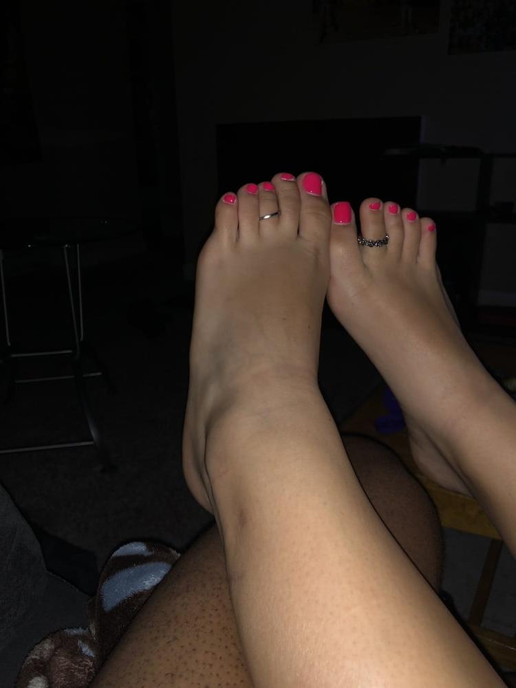 5P Cute 19 Year Old Feet with toerings