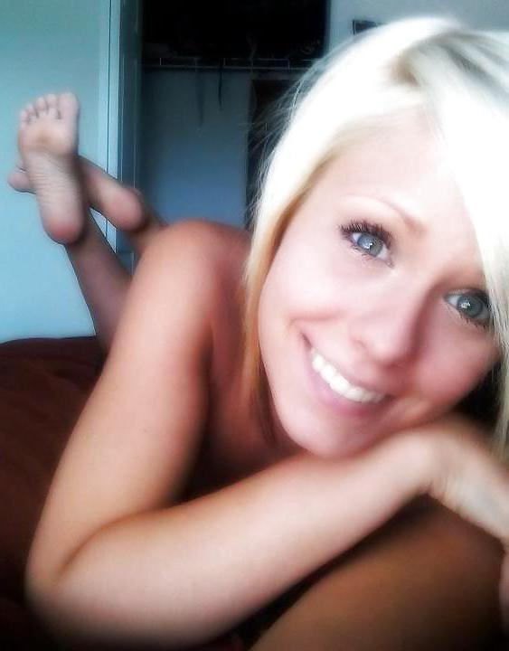 25P Feet and Pantyhose