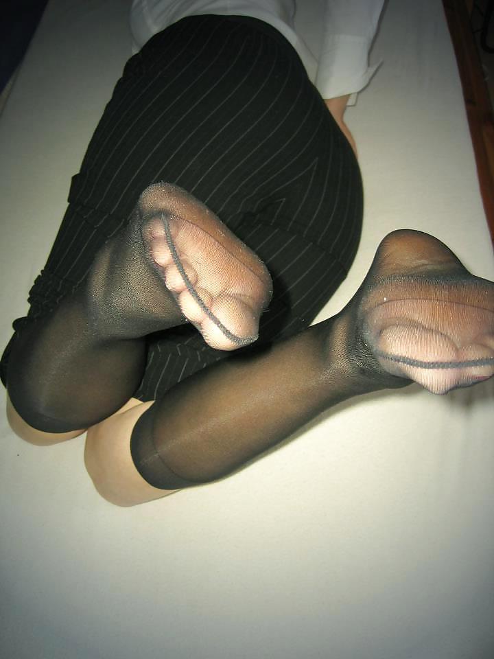 25P Feet and Pantyhose
