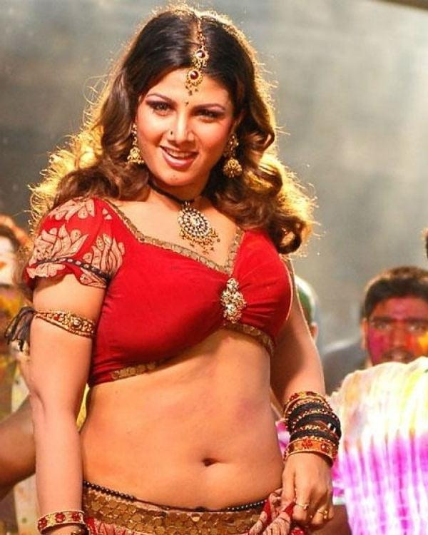 25P cute actress navel