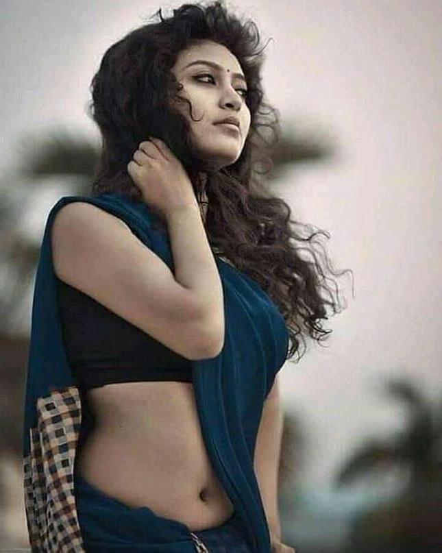 25P cute actress navel