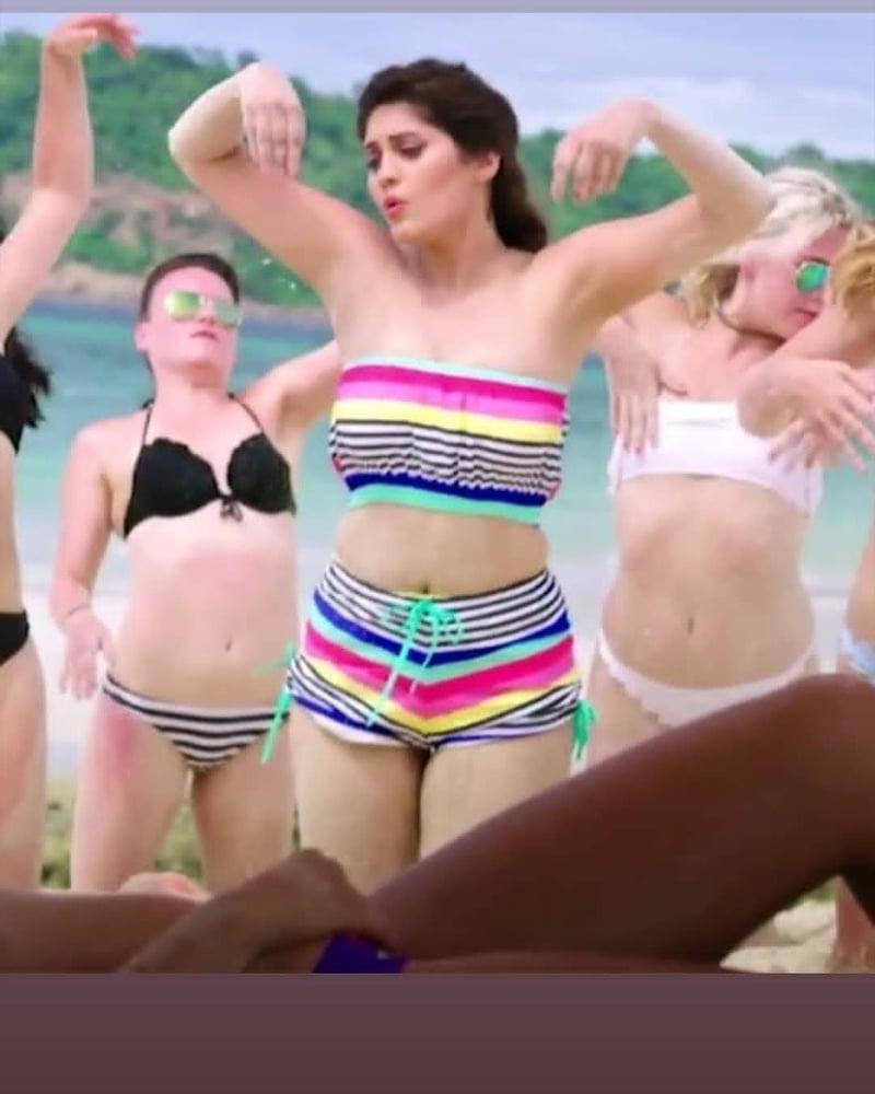 25P cute actress navel