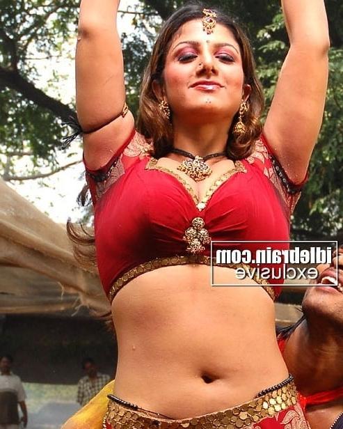 25P cute actress navel